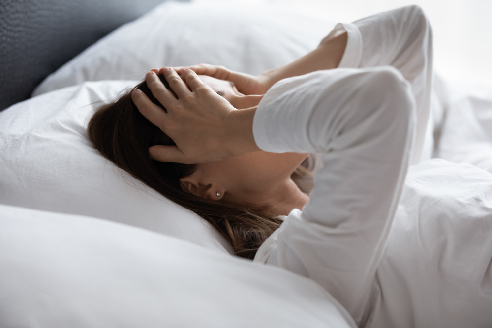 頭痛を抱える女性