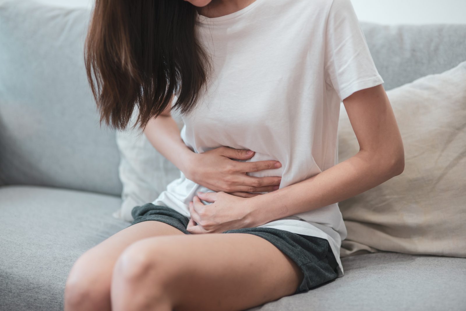 生理痛で悩む女性