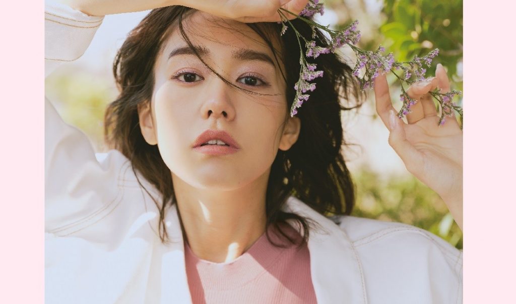 桐谷美玲が魅せる 今着たい ストレスフリーで女っぽいこの服 このコーデ Ginger ジンジャー 自分を主役にした人生を