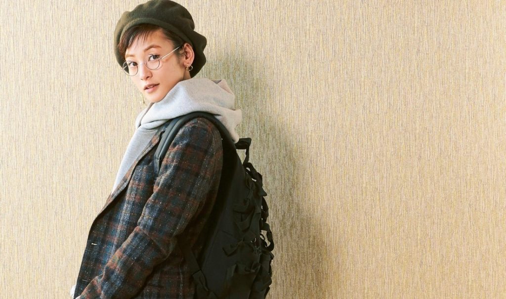西山茉希さんの やりたいこと が詰まった荷物とは おしゃれなあの人のバッグの中身 Ginger ジンジャー 自分を主役にした人生を 西山茉希さんの やりたいこと が詰まった荷物とは おしゃれなあの人のバッグの中身 Ginger ジンジャー 自分を主役にした人生を