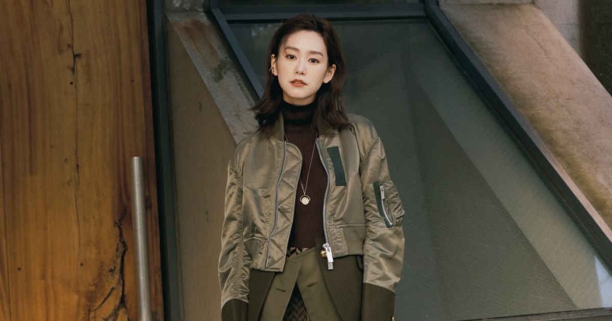 nano・universe BIBYE/スタンドチェスターコート　桐谷美玲着 世界一美しい」桐谷美玲、ミニ丈×ポロニットの清楚コーデ「顔