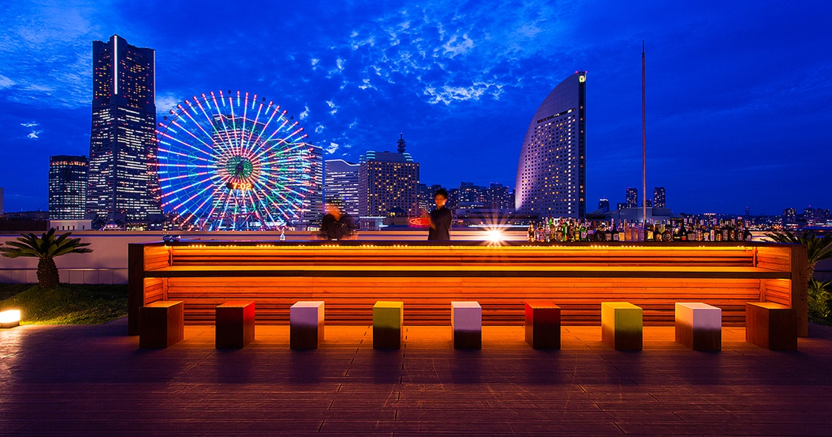 絶景×カクテルで特別な夜を。みなとみらいに屋上バーがオープン | GINGER