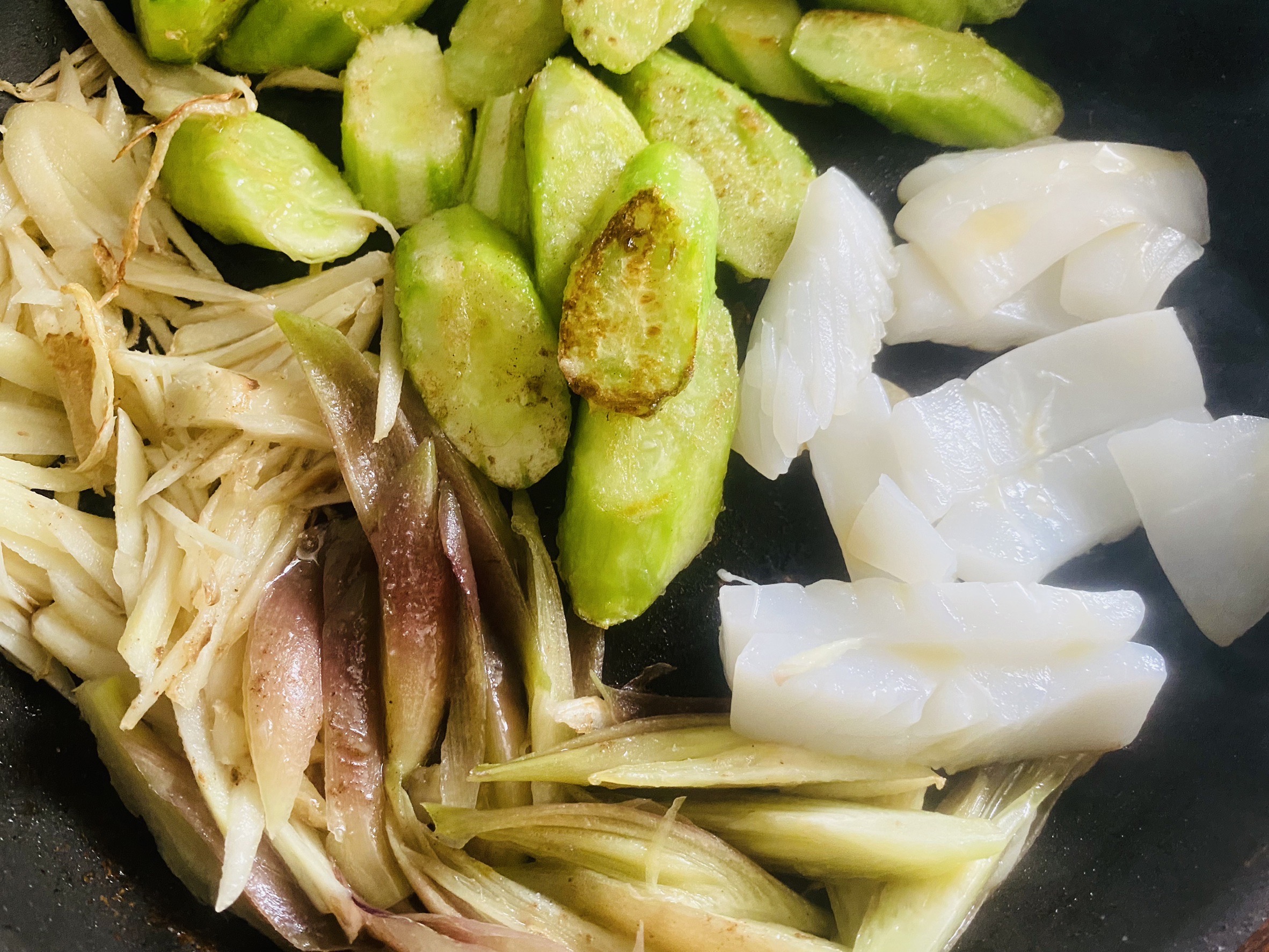 胡瓜とイカの香味野菜炒め　作り方