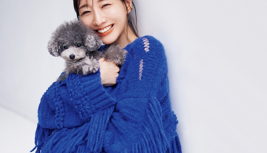 田中みなみ着用malamute マラミュートwavy knit ニットワンピース 田中みな実の“快感”な瞬間とは？愛犬とのラブラブショットも公開 | GINGER