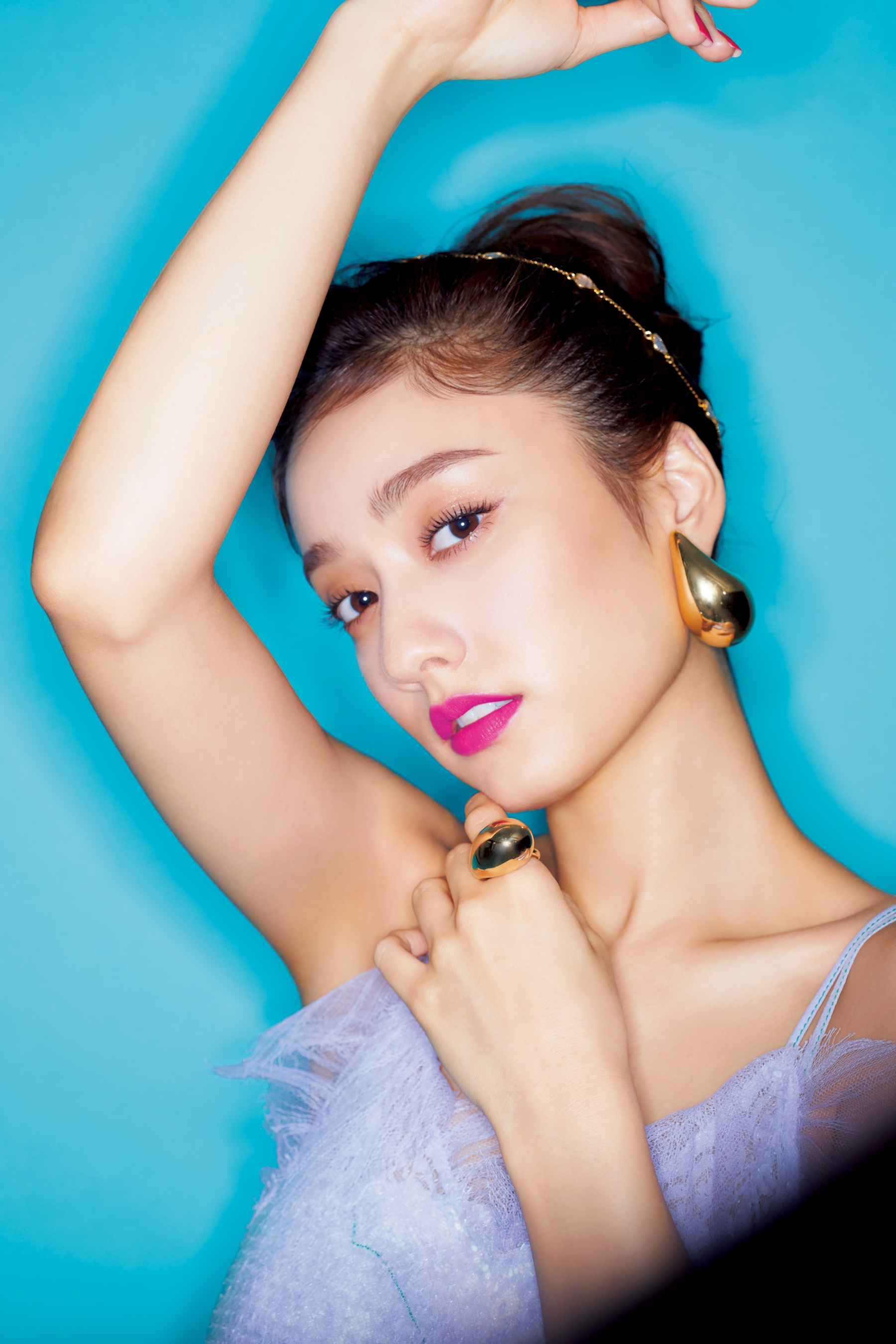 谷まりあが「エミリー、パリへ行く」の主人公に。小田切ヒロがメイクアップ! | GINGER