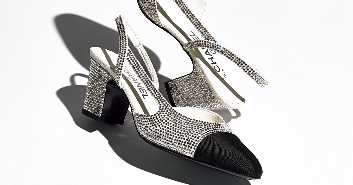 CHANELバイカラー　スリングバッグシューズ 7年越しの夢叶う。シャネルの名品靴で「私、大人になります」【編集部