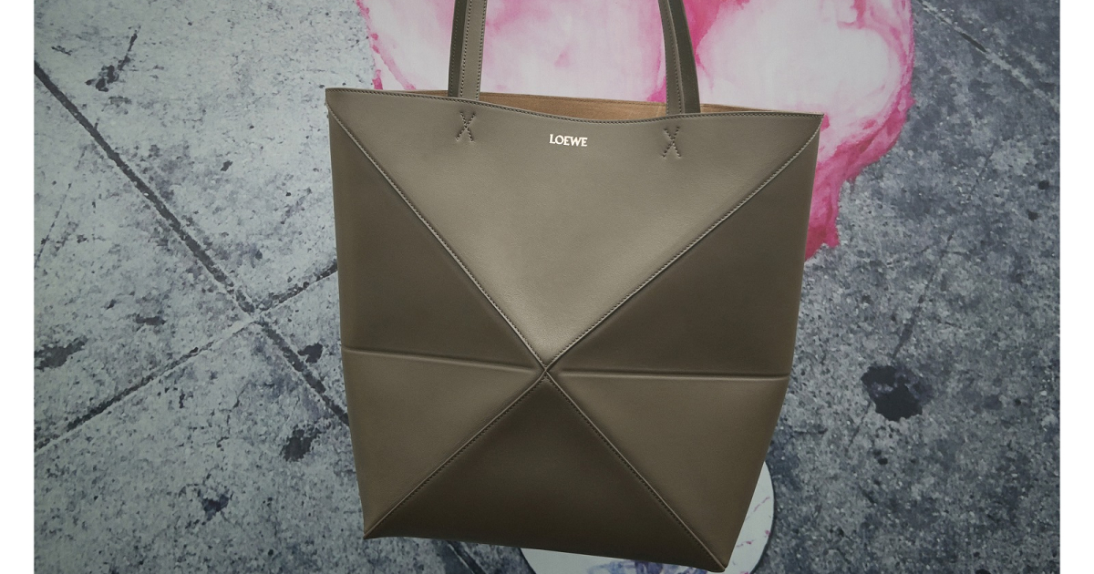 ロエベ折りたたみトートバッグです | ヤマダウェブコム