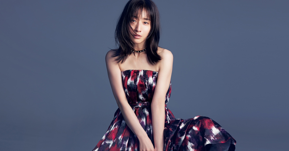 【極美品✨】 ETRE TOKYO シャーリングデザインドレス 田中みな実 綺麗 田中みな実、純白の大胆ドレスで美背中を披露！「いつか自分の