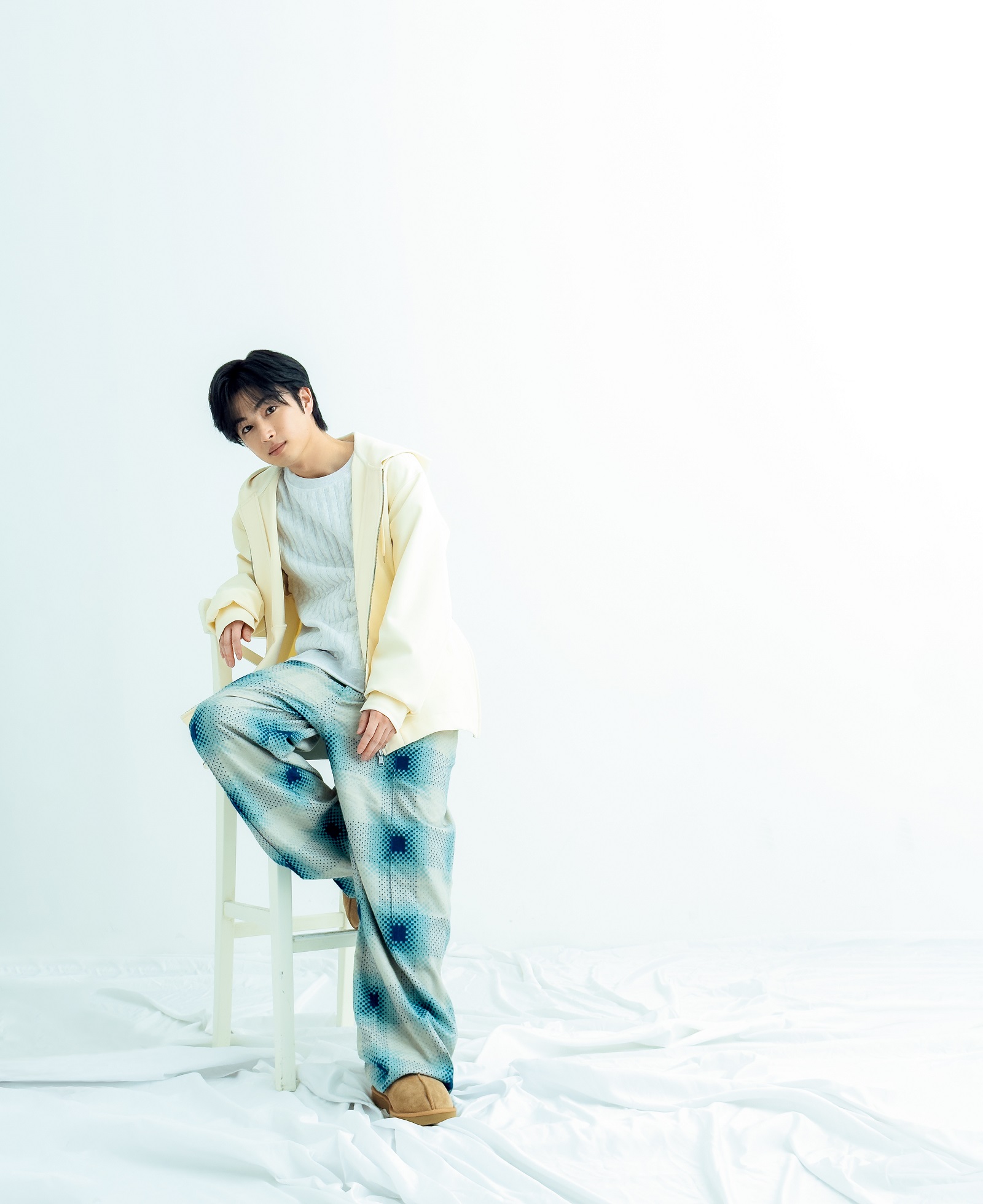 俳優 「曽田陵介 2024年卓上カレンダー」発売決定！すべて撮り