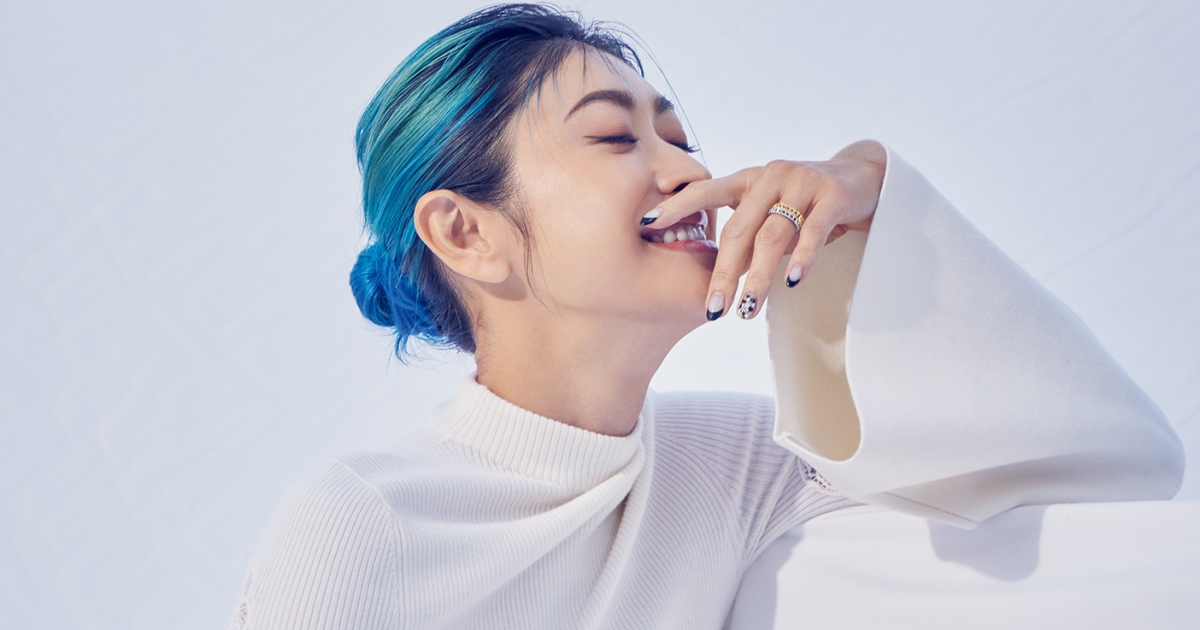 【希少】【激レア】ボーダフォン　タペストリー　山田優 山田優 激変した全身ショットにファン仰天「電撃ネットワークに入れ