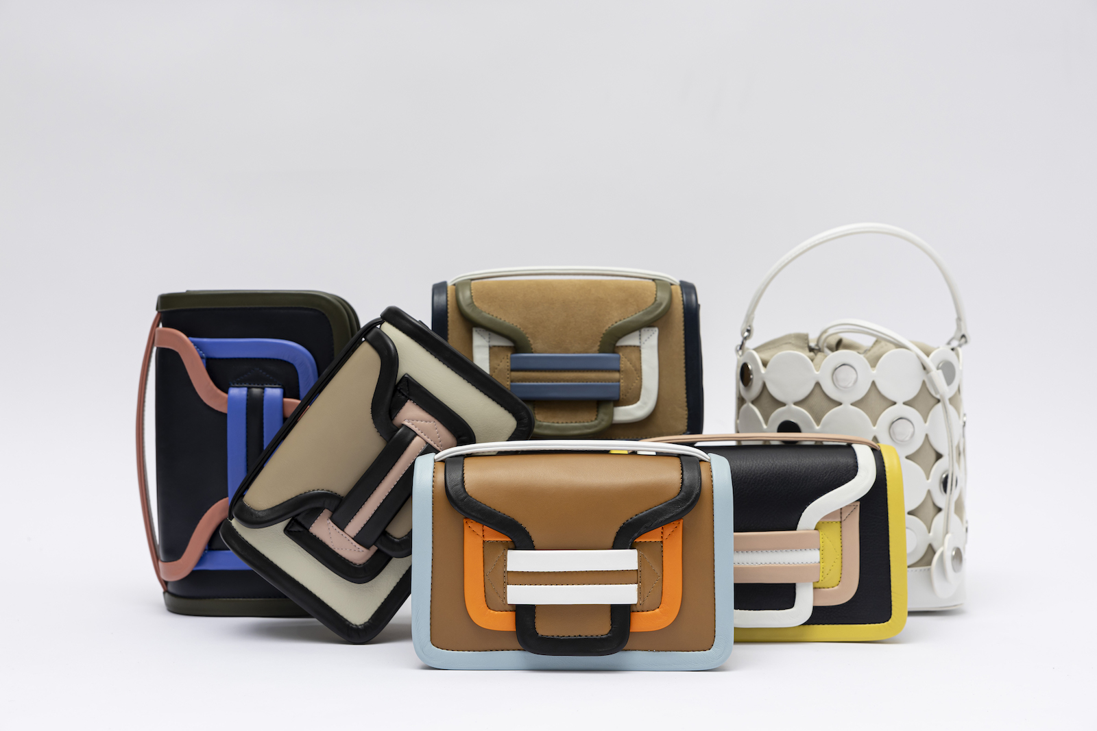 peonyさま専用　ピエールアルディ　アルファバッグ ピエール アルディ＞秋のおしゃれはアルファ ハンドバッグで完成