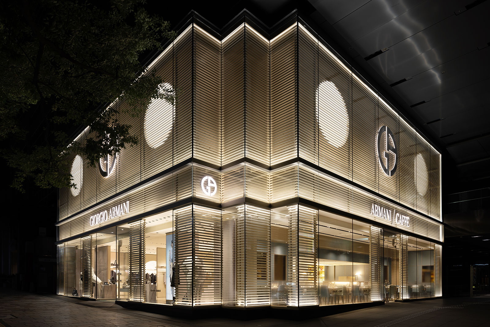 ついにオープン！ジョルジオ アルマーニ表参道店限定アイテムを