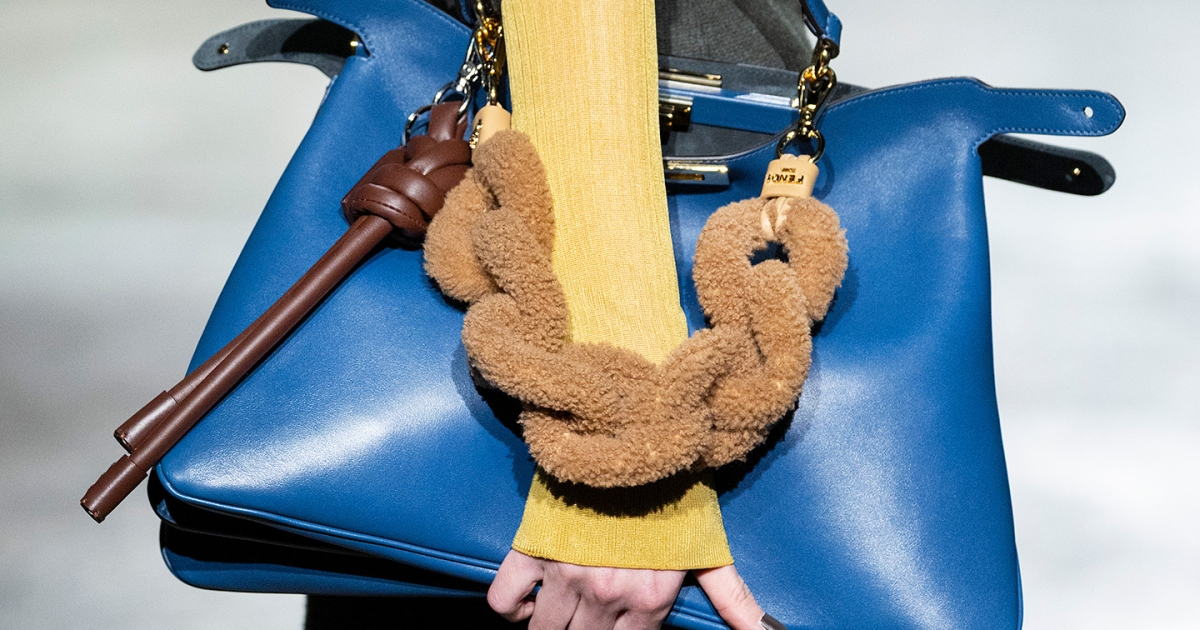 Peekaboo-ISeeU-Soft-bag_FENDI-
