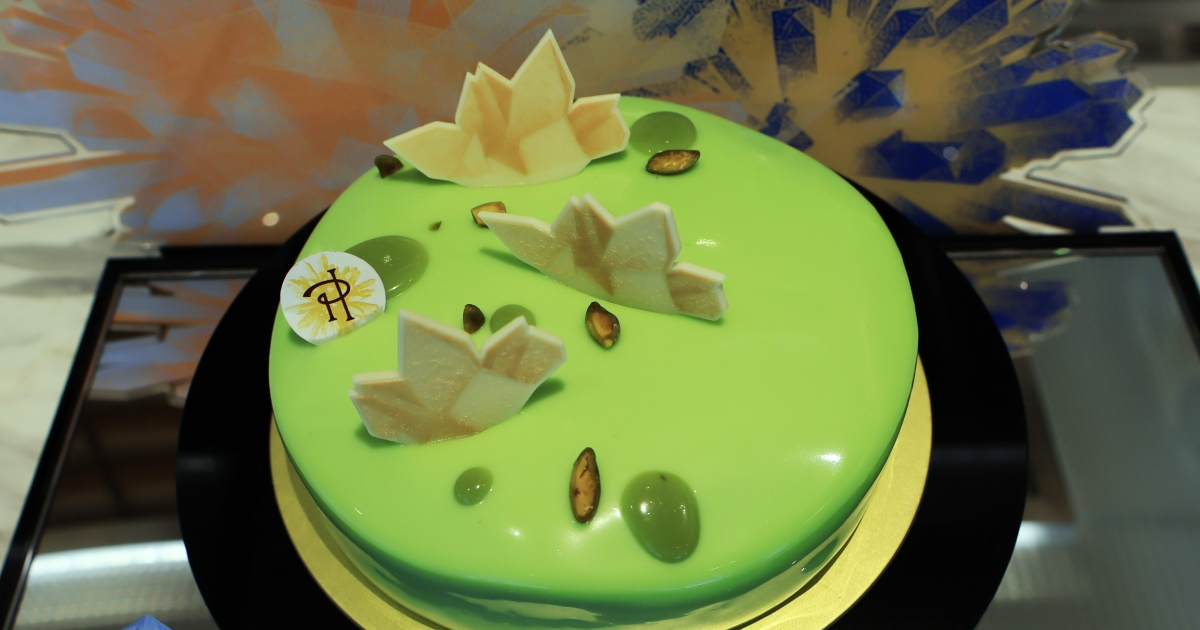 アウトレットスイーツ☆ピエールエルメの柚子と抹茶のカットケーキ✨️大容量パック 誰にも真似できない！感性あふれるピエール・エルメ・パリのノエル