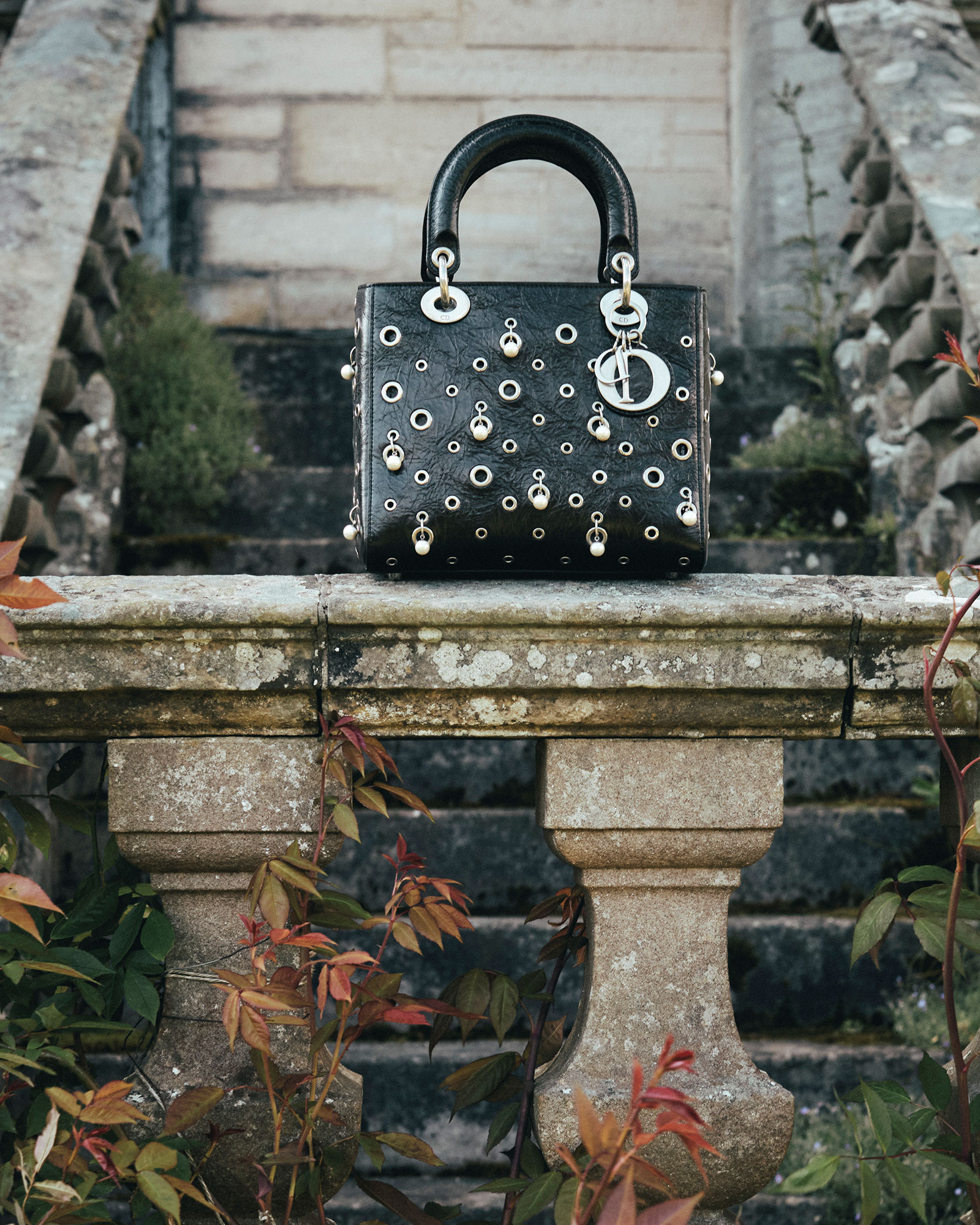 【春夏コーデの主役に】Dior レディディオール バタフライバッグ 斬新☆バタフライスタッズ】Dior☆LADY DIOR バッグ スモール