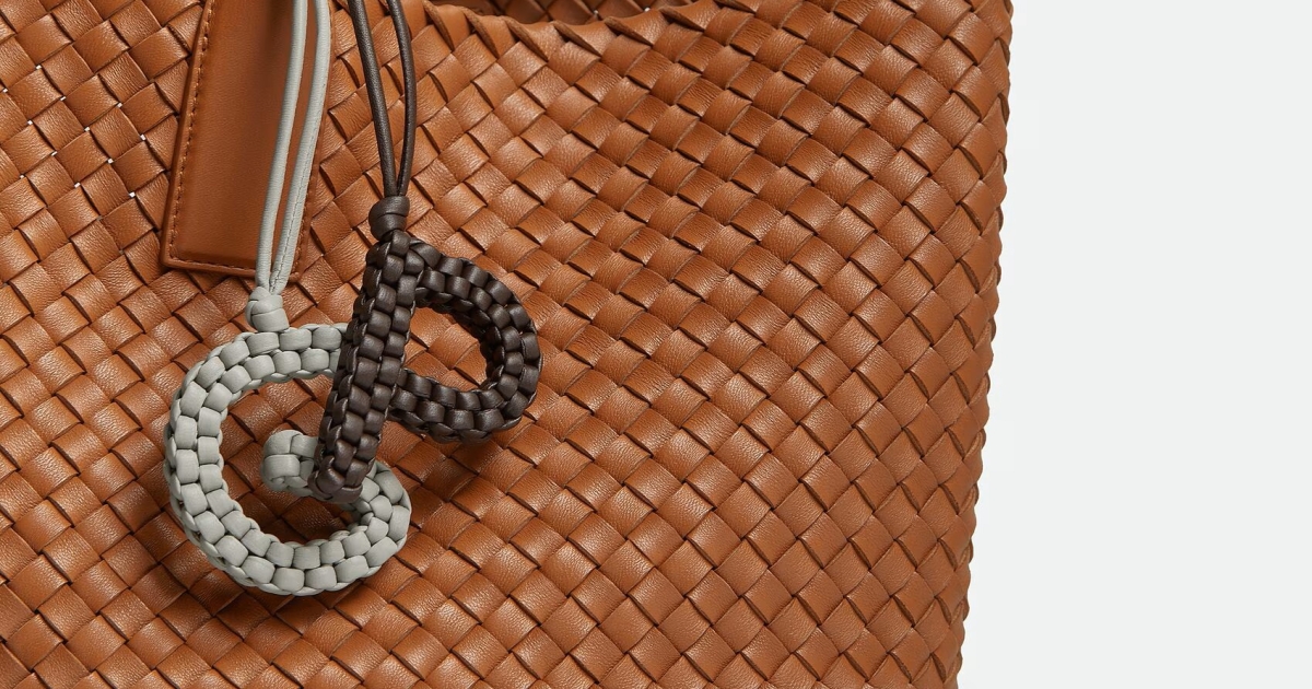 BOTTEGA VENETA カラーキューブ バッグチャーム 美品 バッグやスタイルに、あなたらしさを！ボッテガ・ヴェネタから
