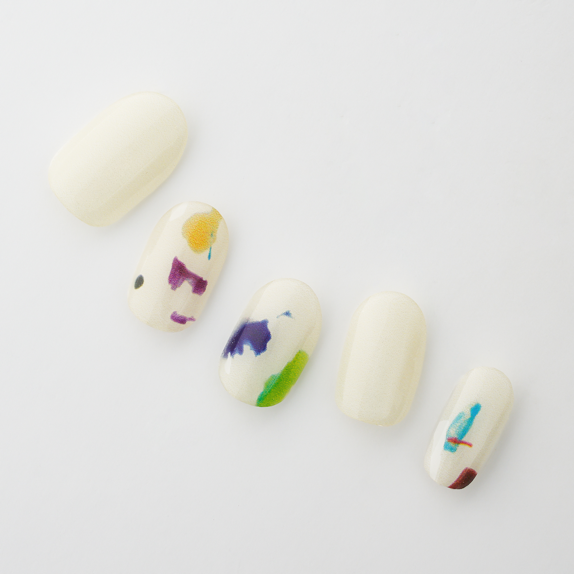 7nanaの水彩ネイルの仕上がり