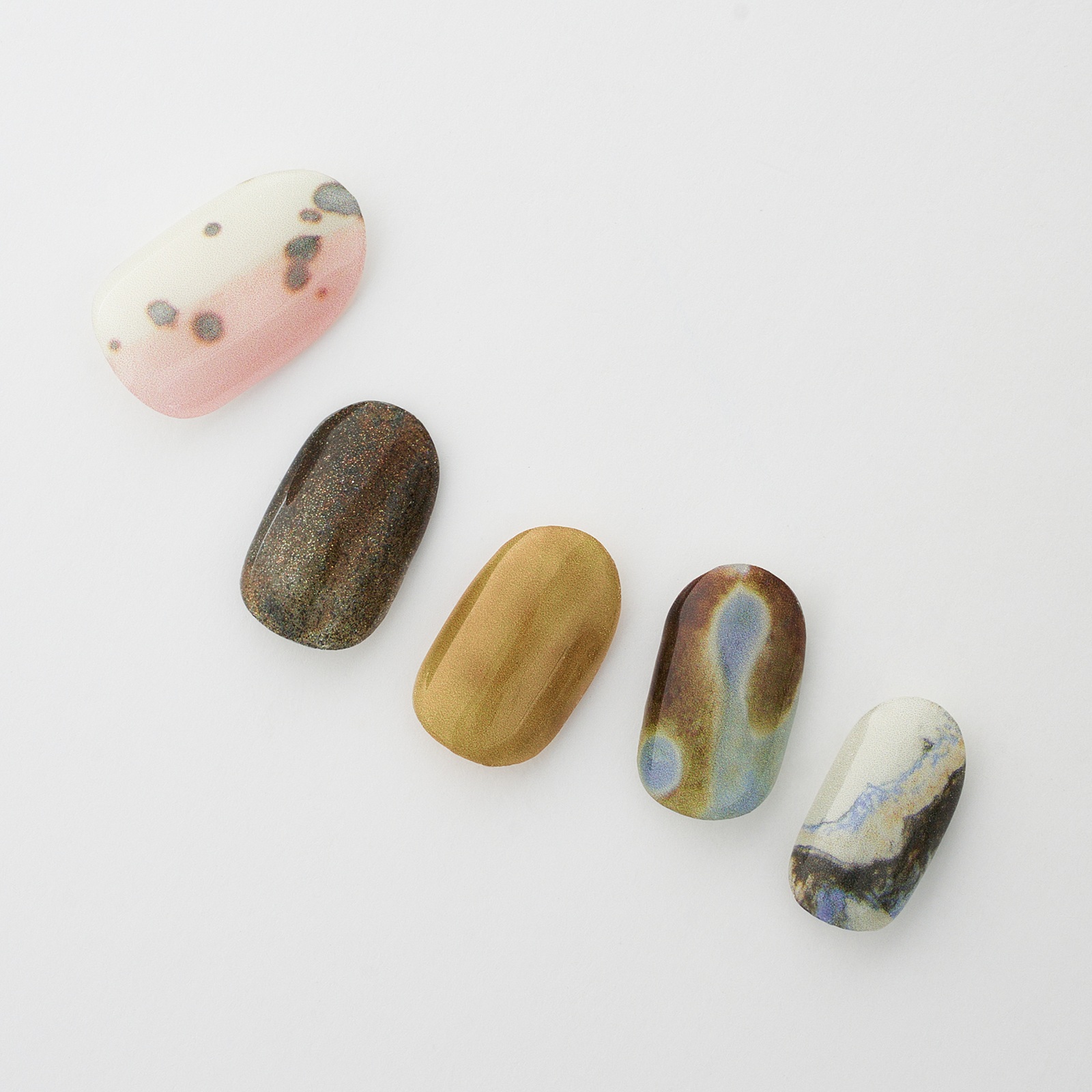 7nanaの陶芸ネイルのチップ