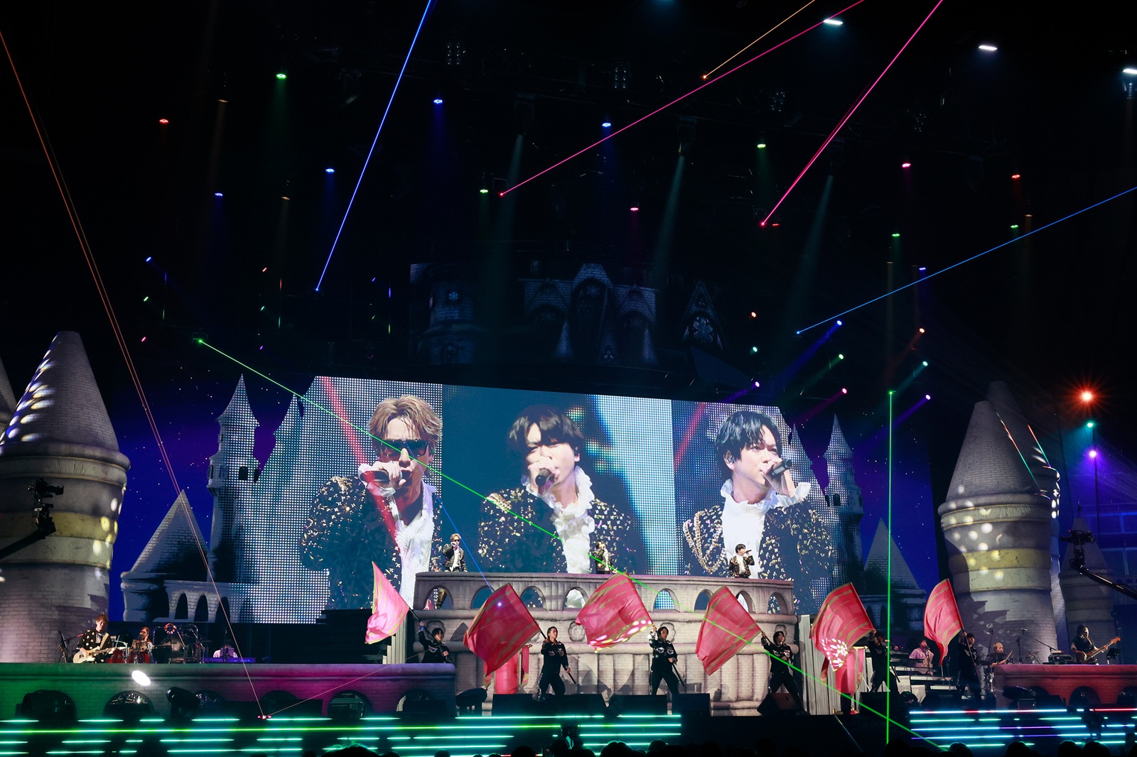華やかで温かい時間。『NEWS LIVE TOUR 2025 変身』をレポ | GINGER