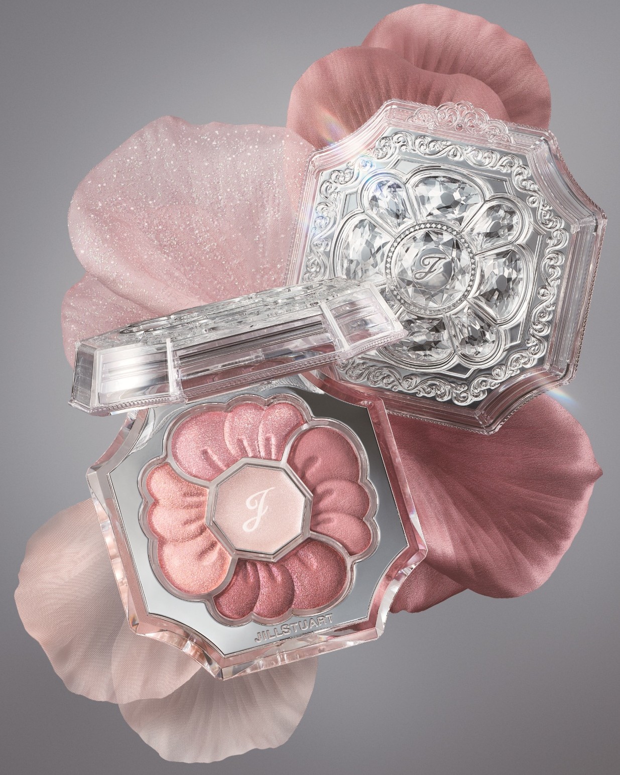 花びらを重ねたチュールドレスような目元を作るジルスチュアートの新作